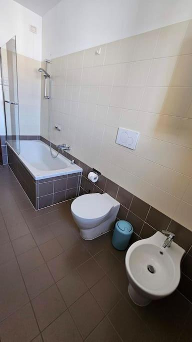 Apartamento 13th Floor, Garage Gratis, Metro M5 A 200mt, Giardino Giochi, Bicocca Milán