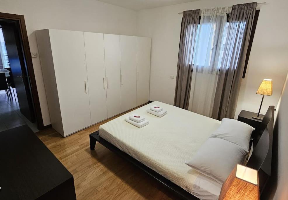Apartamento 13th Floor, Garage Gratis, Metro M5 A 200mt, Giardino Giochi, Bicocca Milán